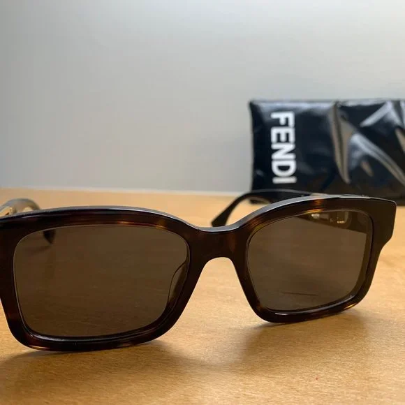 Fendi Tortoiseshell Sunglasses with Black Lenses Sunglasses FENDI Selleria FE40191I 52N 50-23 Tortoise main image 4
